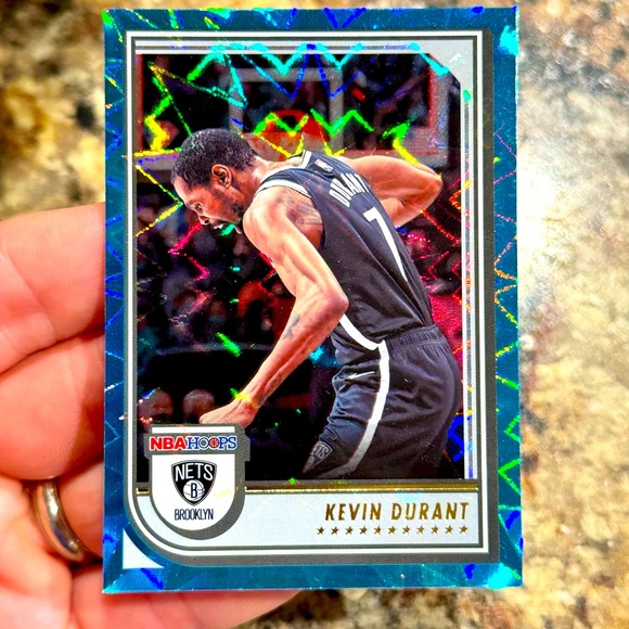 Kevin Durant - Picture 1 of 2